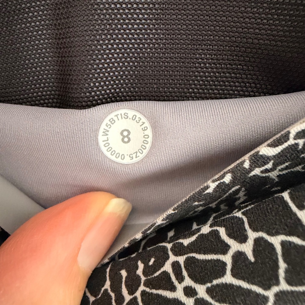 Lululemon In Movement Tight 25" Everluxe Leggings (8) Activewear Animal Print - Picture 9 of 14